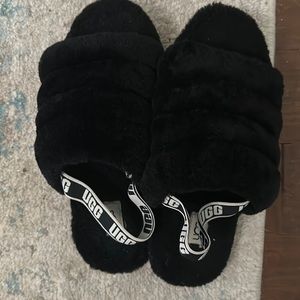UGG SLIPPERS